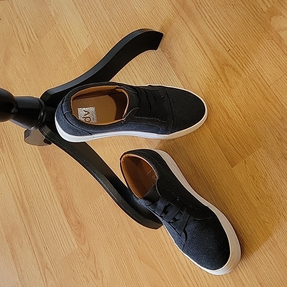 DV Canvas Sneakers - Picture 1 of 2